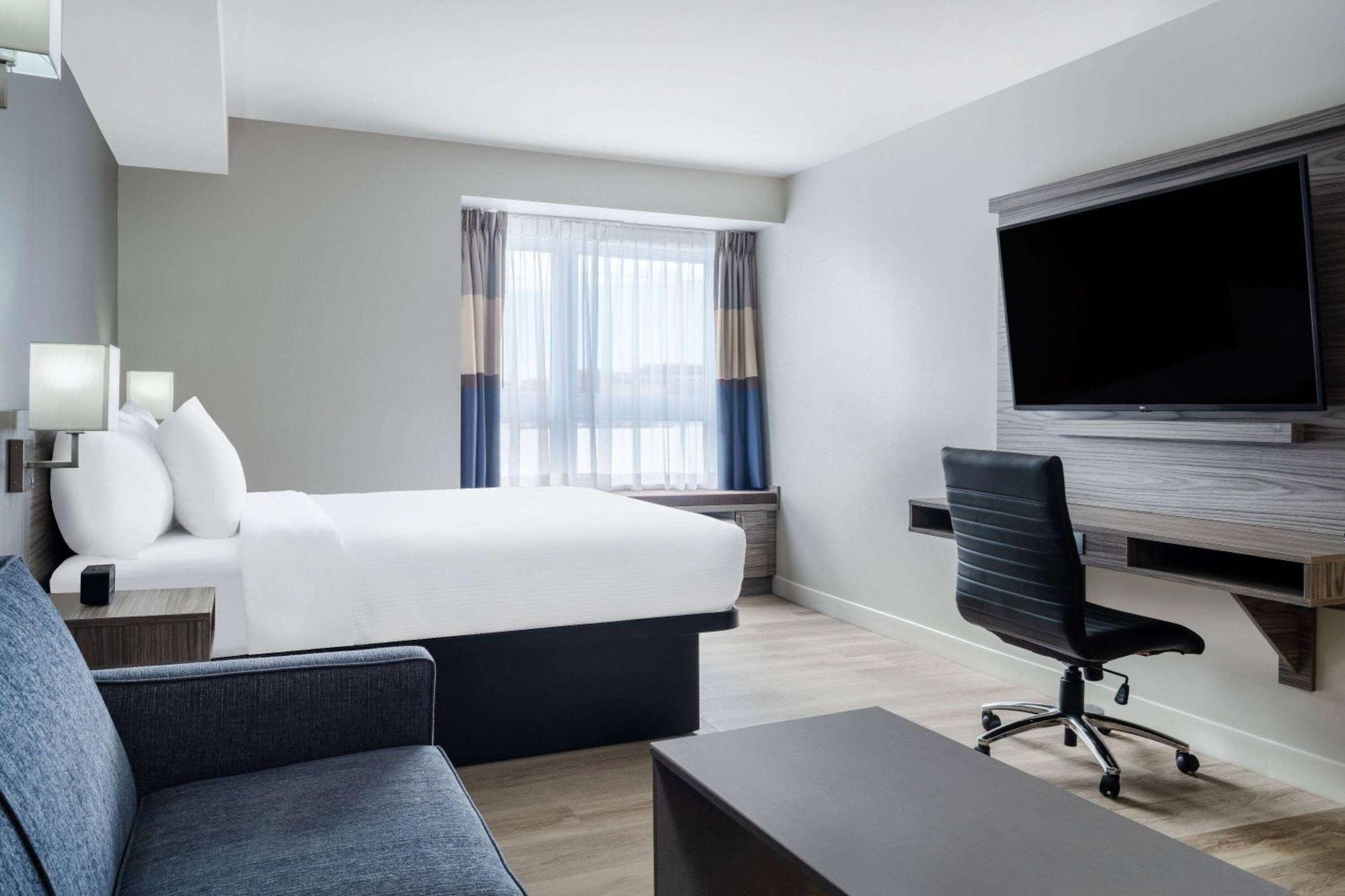 Microtel Inn & Suites By Wyndham Kanata Ottawa West Екстер'єр фото