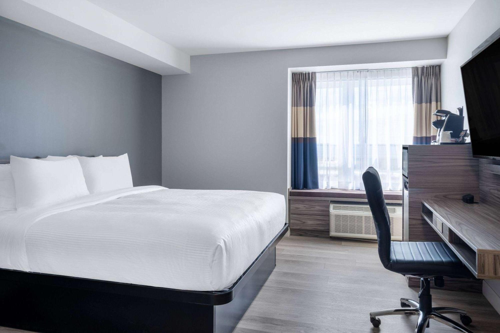 Microtel Inn & Suites By Wyndham Kanata Ottawa West Екстер'єр фото