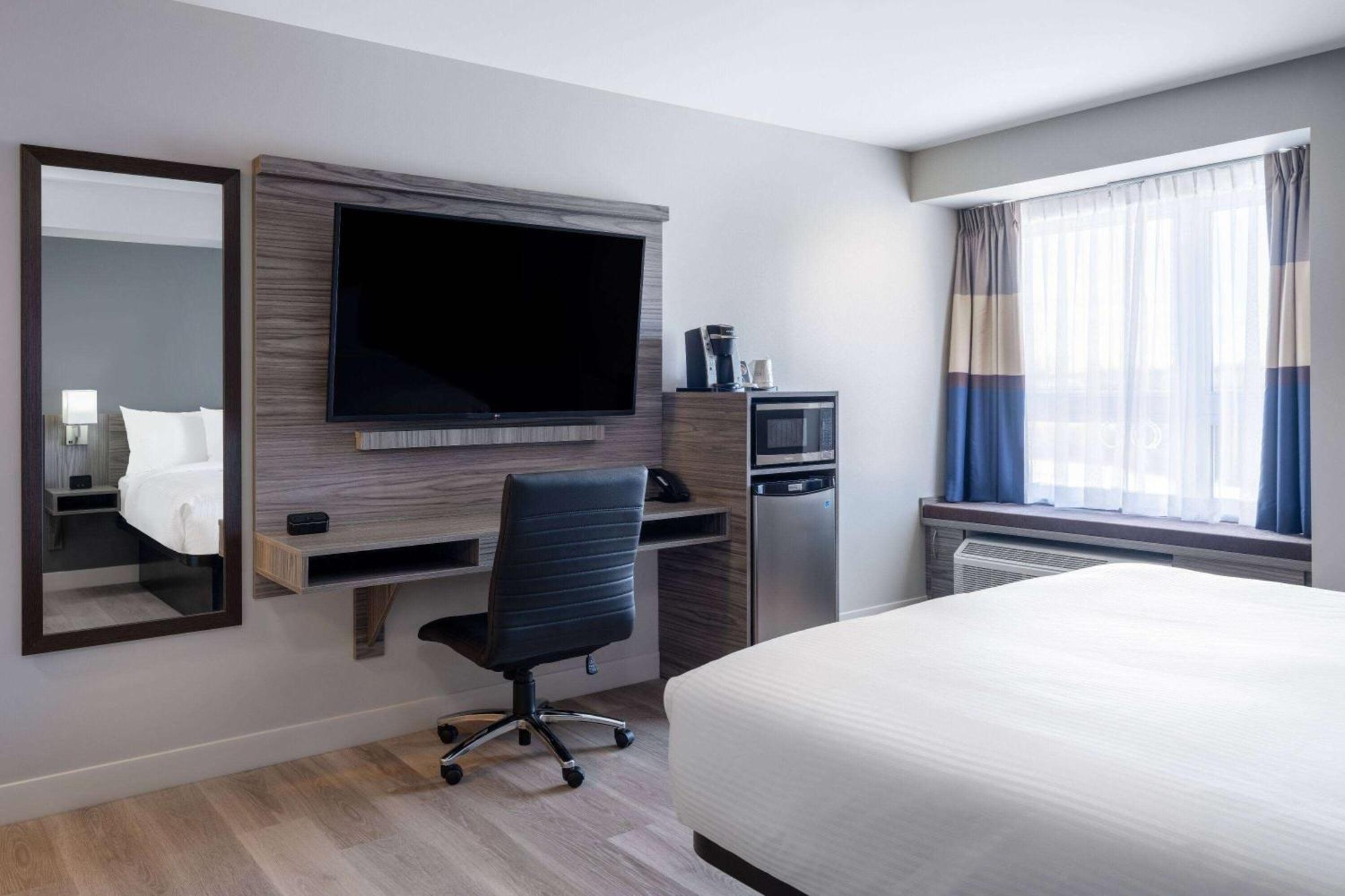Microtel Inn & Suites By Wyndham Kanata Ottawa West Екстер'єр фото