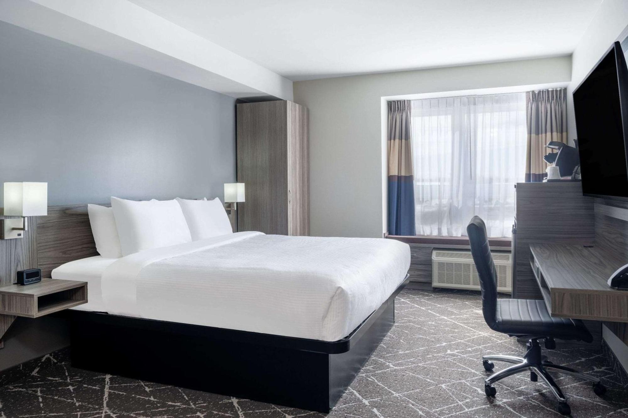 Microtel Inn & Suites By Wyndham Kanata Ottawa West Екстер'єр фото